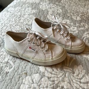 Kids White Superga sneakers size 32